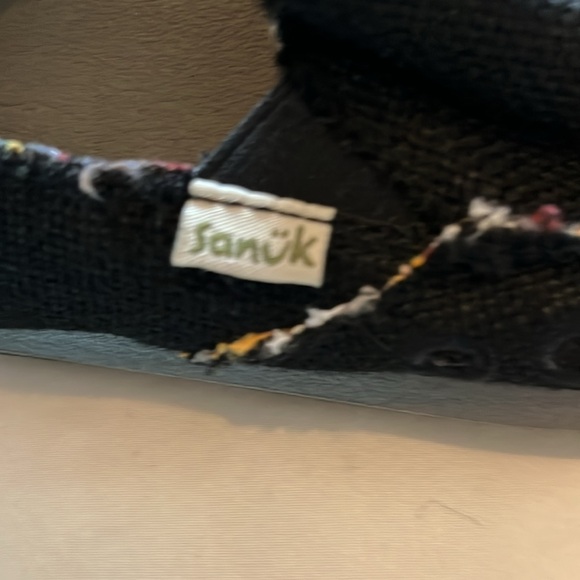 Sanuk women’s loafer - Picture 2 of 3